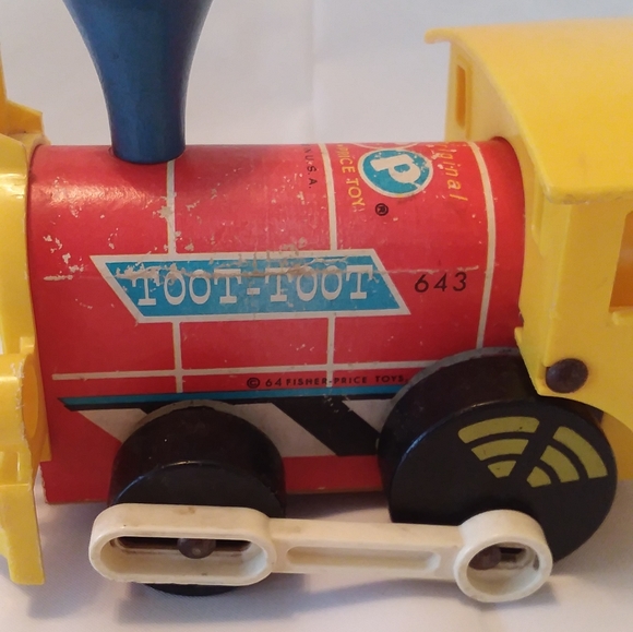 Vintage Fisher Price Rare Yellow Toot Toot Engine - Picture 9 of 12